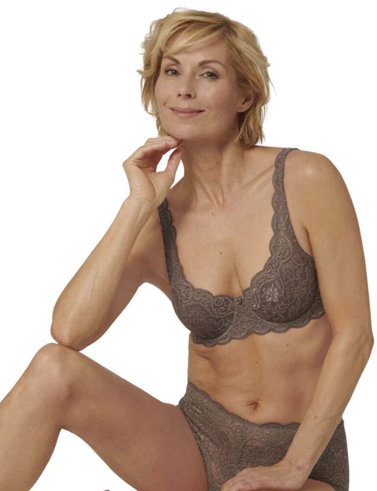 10166798 Triumph Amourette 300 Underwired Padded Bra - 10166798 Cafe Latte - Image 3