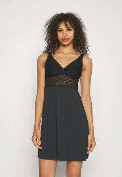 Triumph Aura Spotlight - Nightie - Black
