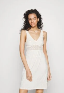 Triumph Aura Spotlight - Nightie - Fresh Powder